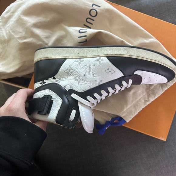 Louis Vuitton sneakers - Picture 2 of 6